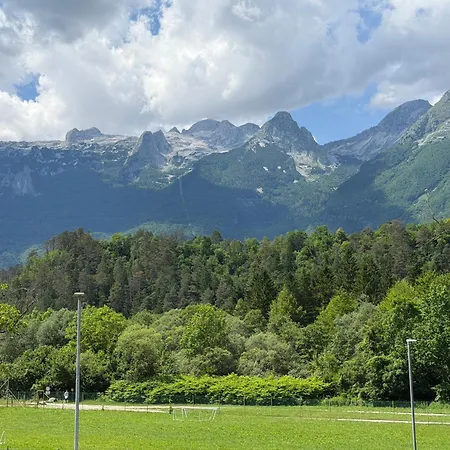Soca River 公寓