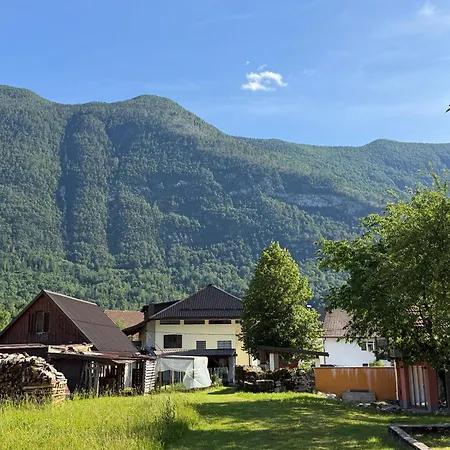 شقة Soca River